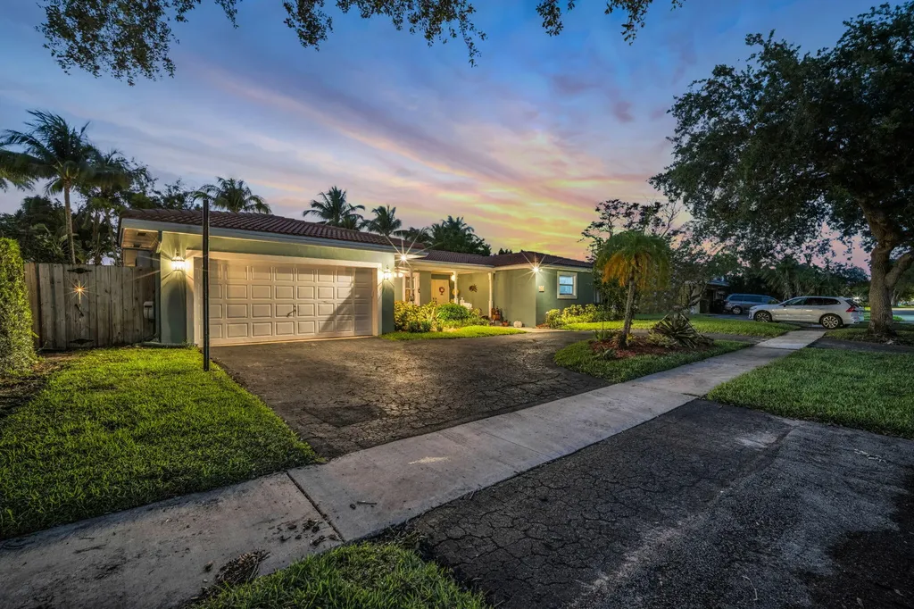 5101 N 36th Court Hollywood FL 33021