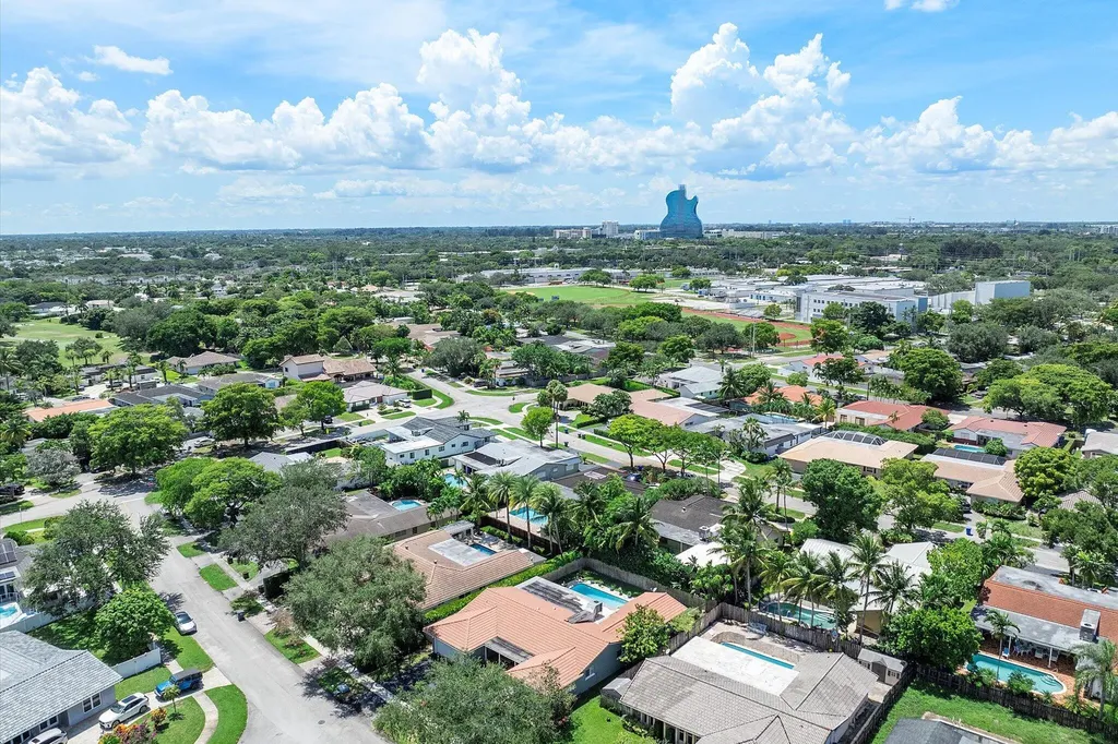 5101 N 36th Court Hollywood FL 33021