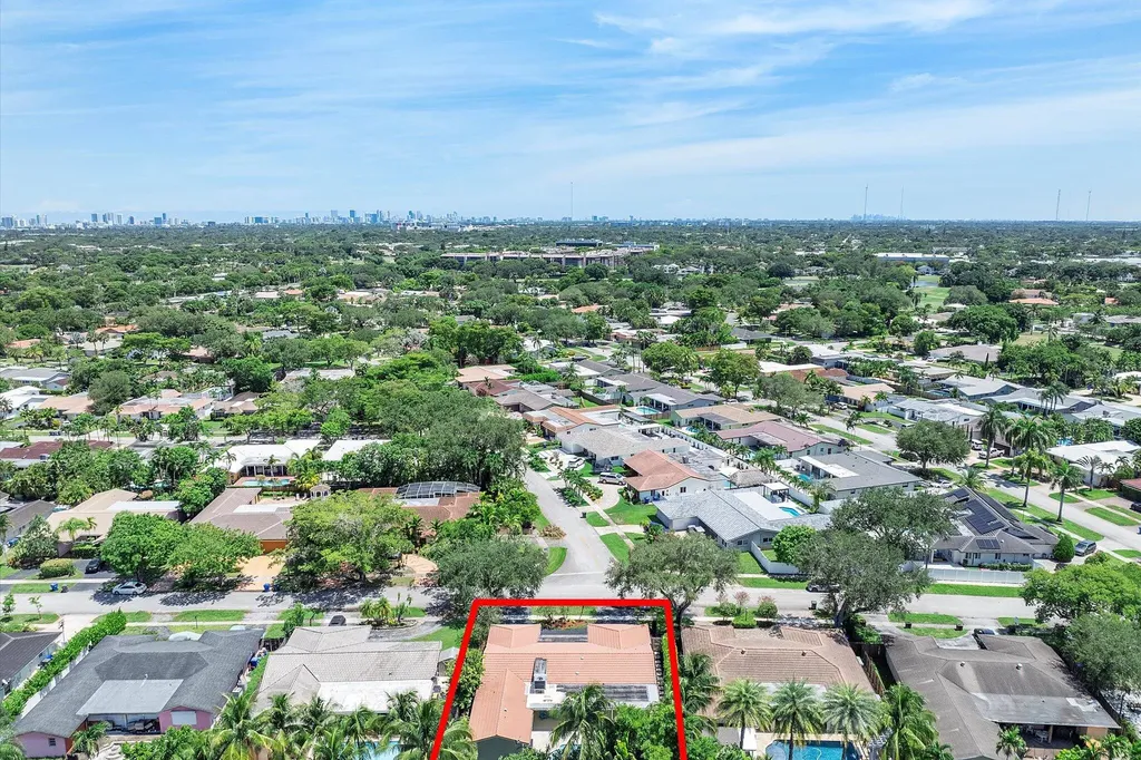 5101 N 36th Court Hollywood FL 33021