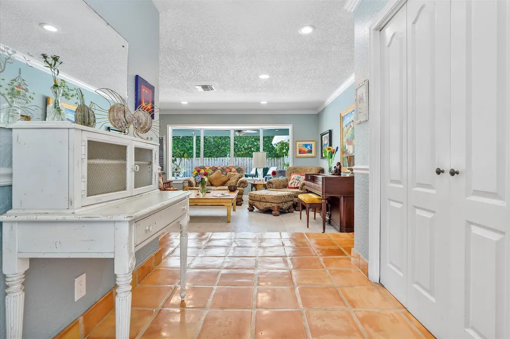 5101 N 36th Court Hollywood FL 33021