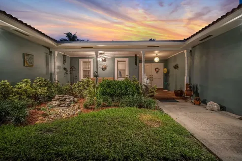 5101 N 36th Court Hollywood FL 33021