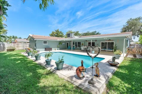 5101 N 36th Court Hollywood FL 33021