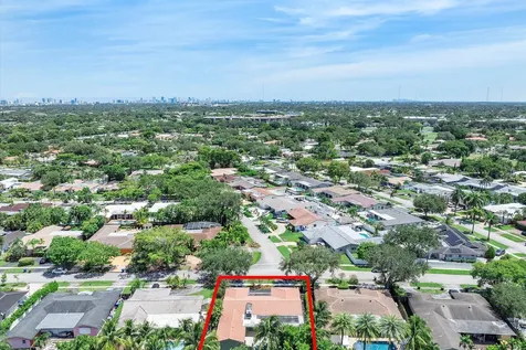 5101 N 36th Court Hollywood FL 33021