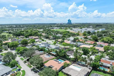 5101 N 36th Court Hollywood FL 33021