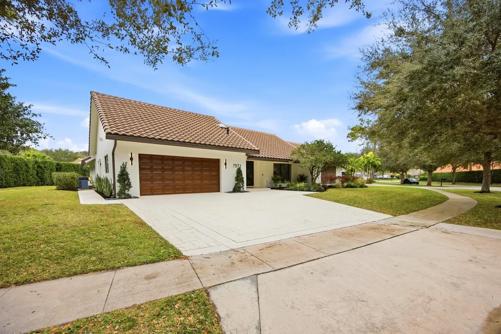 7571 Estrella Circle Boca Raton FL 33433