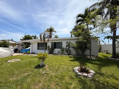 1720 SW 64th Avenue North Lauderdale FL 33068