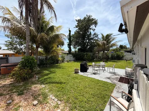 1720 SW 64th Avenue North Lauderdale FL 33068