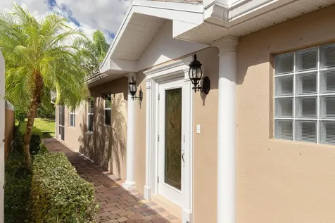 5009 Corsica Square Vero Beach FL 32967