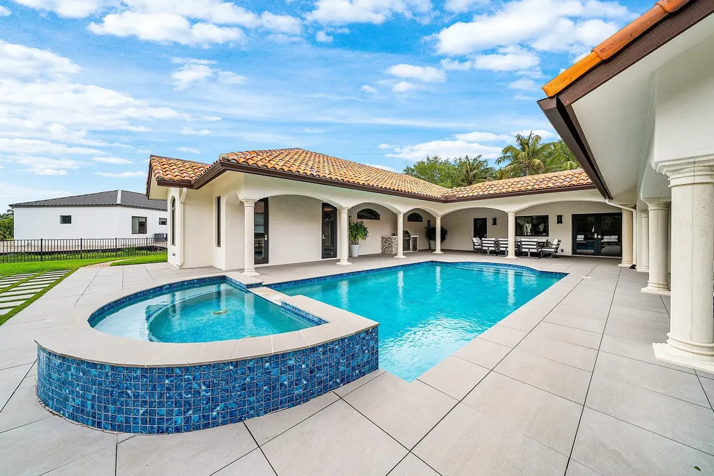 5575 Whirlaway Road Palm Beach Gardens FL 33418