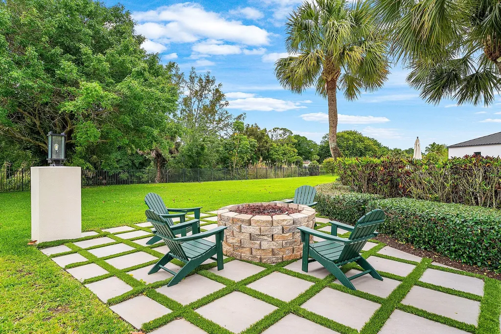 5575 Whirlaway Road Palm Beach Gardens FL 33418