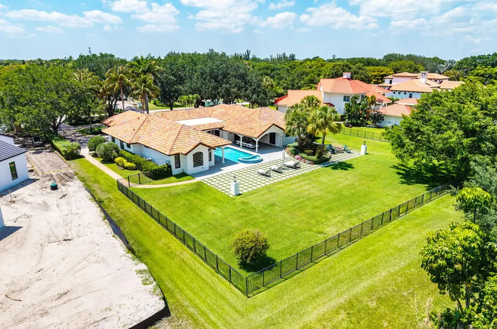5575 Whirlaway Road Palm Beach Gardens FL 33418