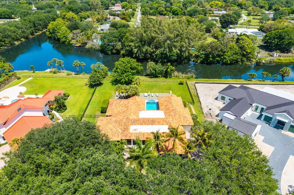 5575 Whirlaway Road Palm Beach Gardens FL 33418