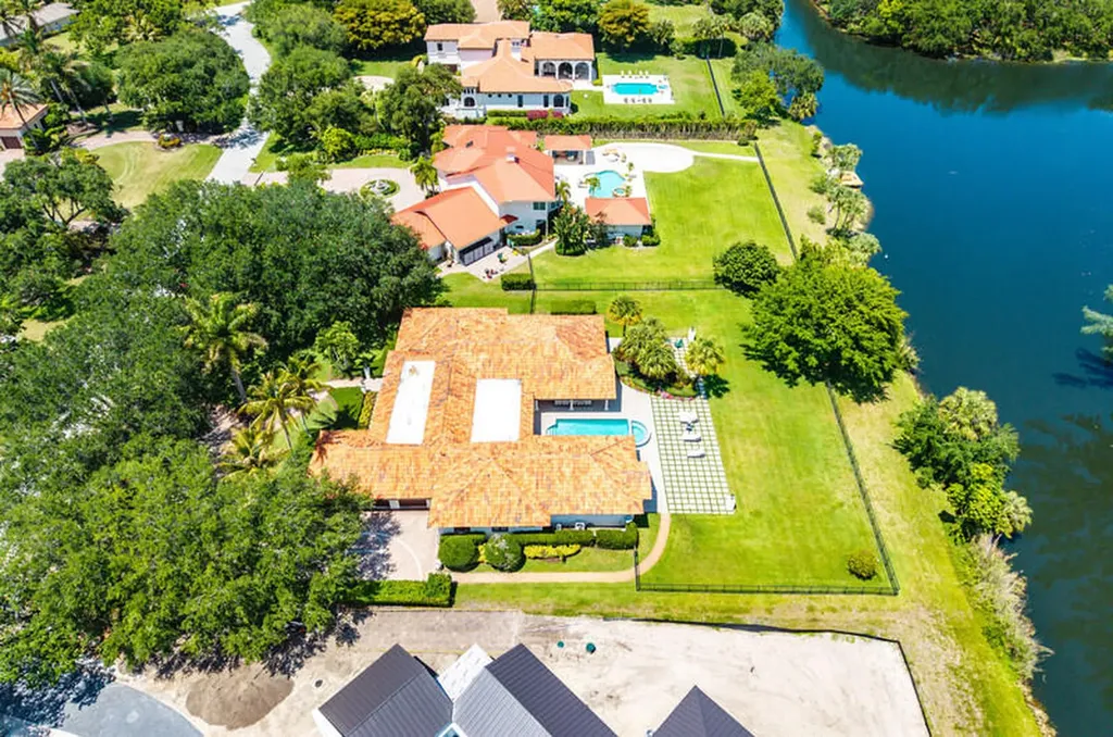 5575 Whirlaway Road Palm Beach Gardens FL 33418