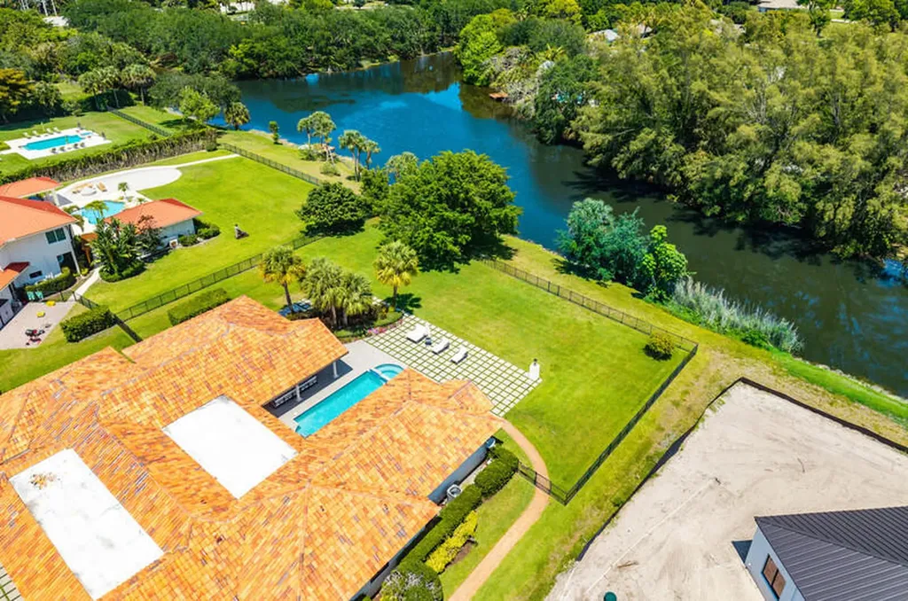 5575 Whirlaway Road Palm Beach Gardens FL 33418