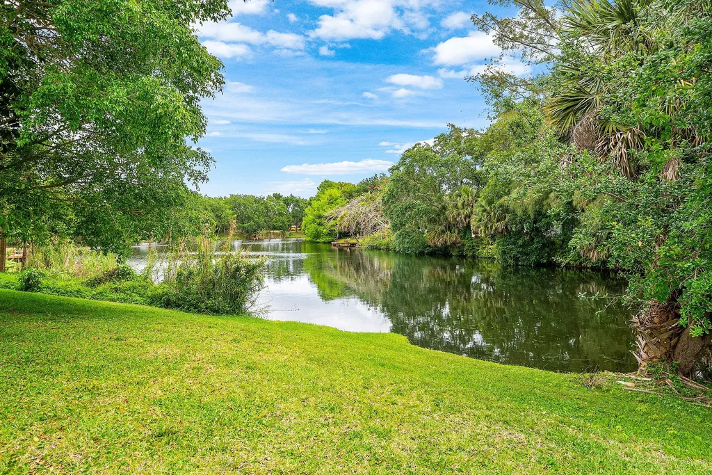 5575 Whirlaway Road Palm Beach Gardens FL 33418