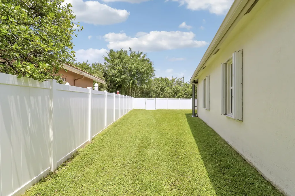10075 Freesian Way Wellington FL 33449