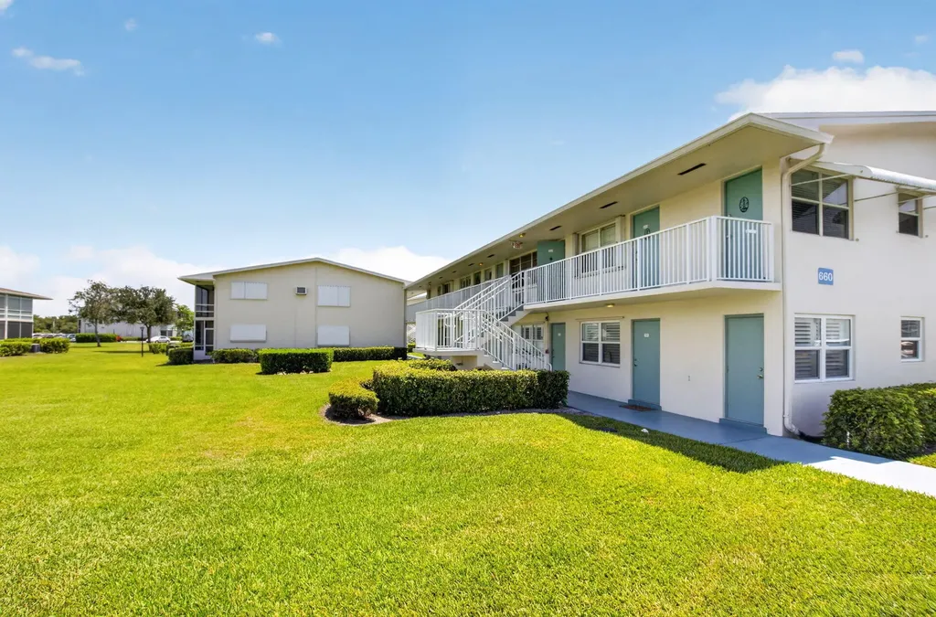 660 Horizon W Boynton Beach FL 33435