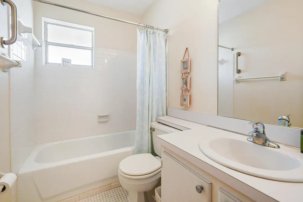 2222 NE 1st Way Boynton Beach FL 33435