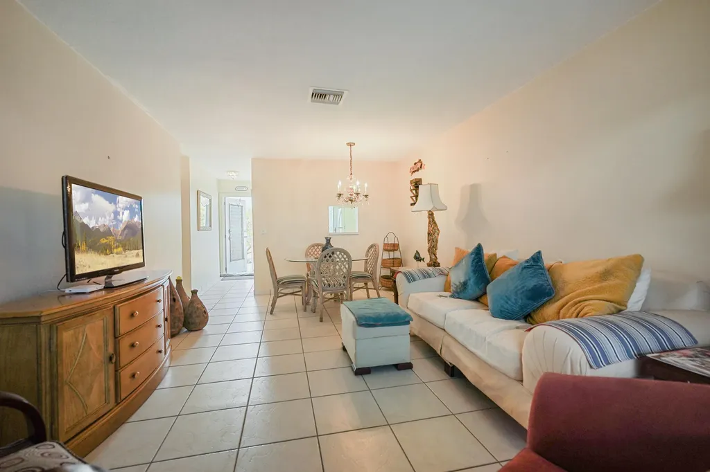 2222 NE 1st Way Boynton Beach FL 33435