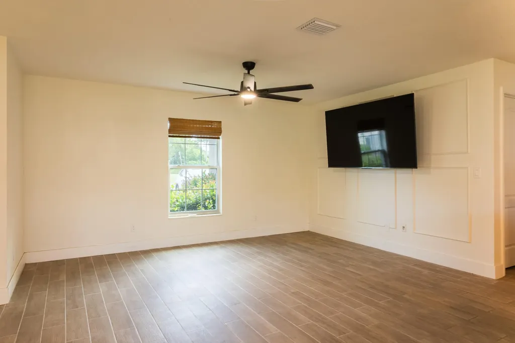 2581 SE Dogwood Avenue Port St Lucie FL 34952