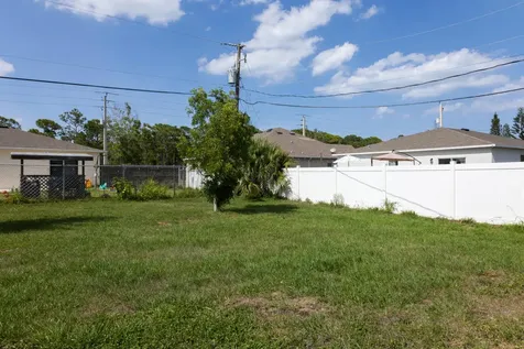 2581 SE Dogwood Avenue Port St Lucie FL 34952