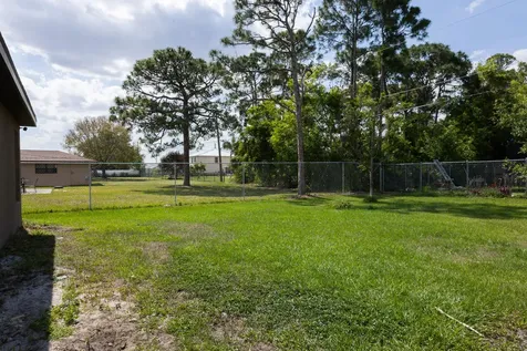 2581 SE Dogwood Avenue Port St Lucie FL 34952