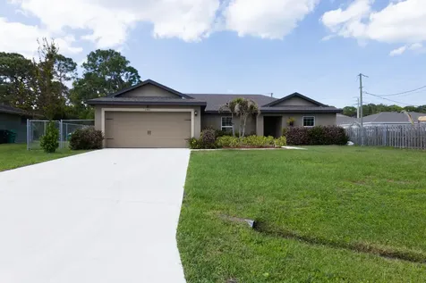 2581 SE Dogwood Avenue Port St Lucie FL 34952