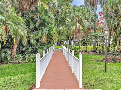 4025 N Federal Highway N Oakland Park FL 33308
