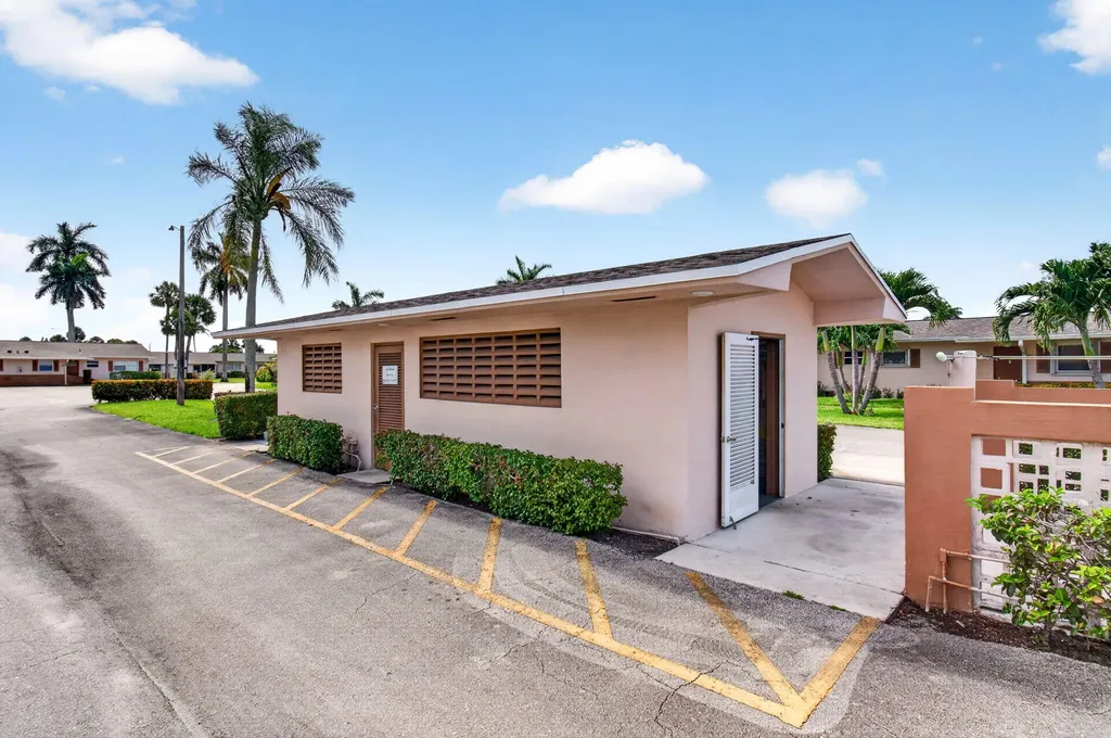 2533 Dudley Drive West Palm Beach FL 33415