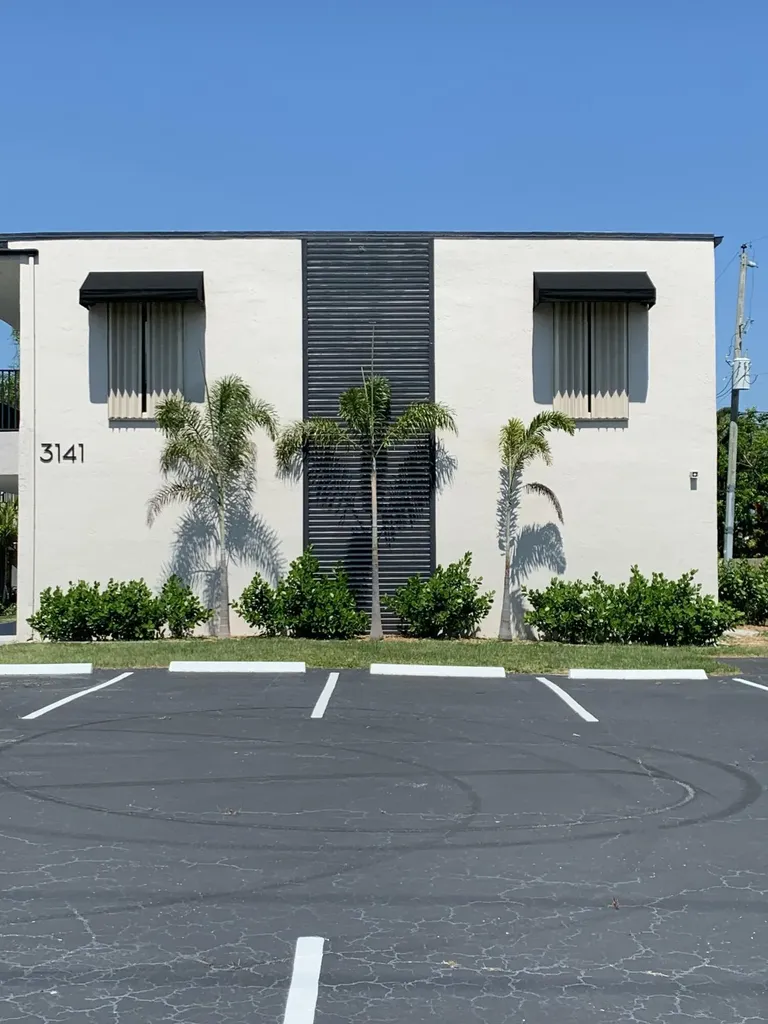 3141 S Military Trail Lake Worth FL 33463
