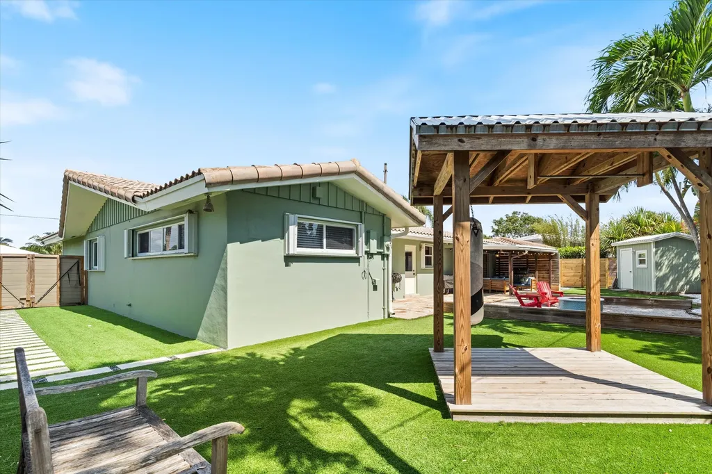 232 NW 10th Court Boca Raton FL 33486