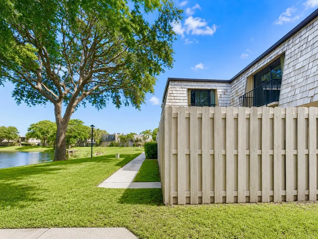 331 Lake Arbor Drive Palm Springs FL 33461