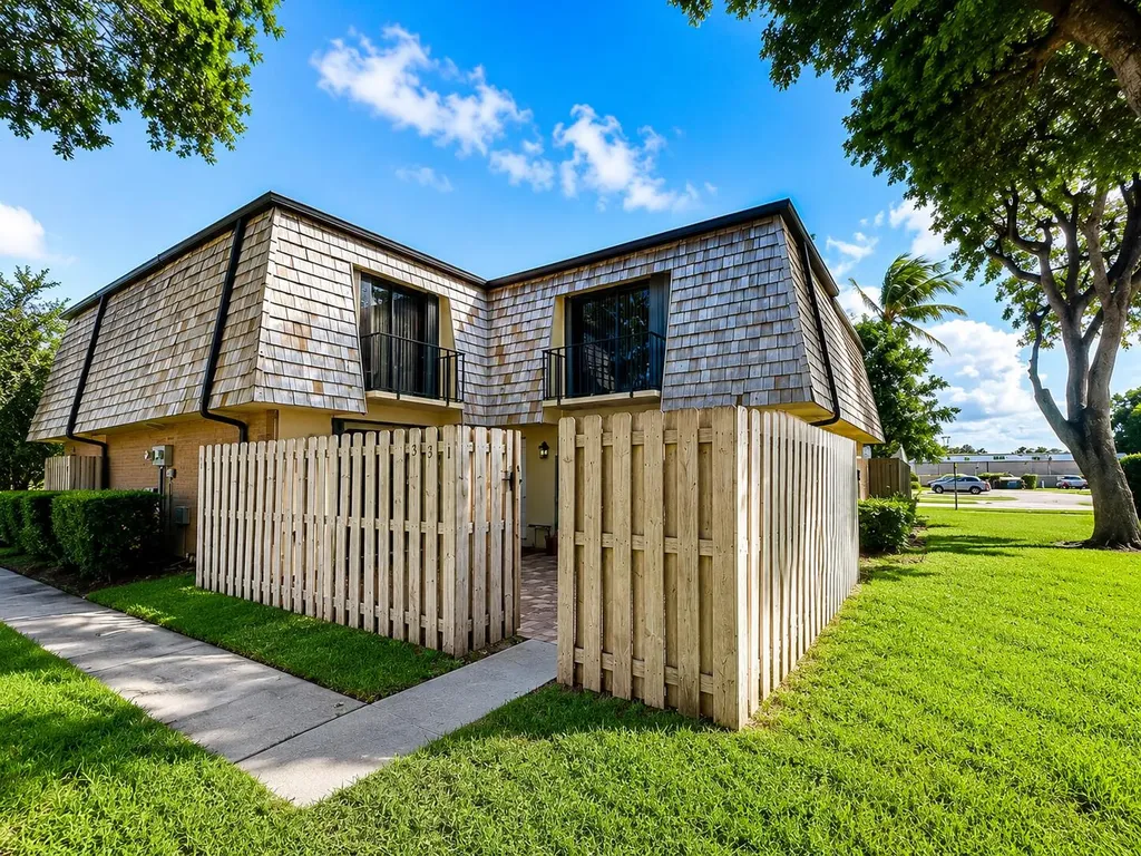 331 Lake Arbor Drive Palm Springs FL 33461