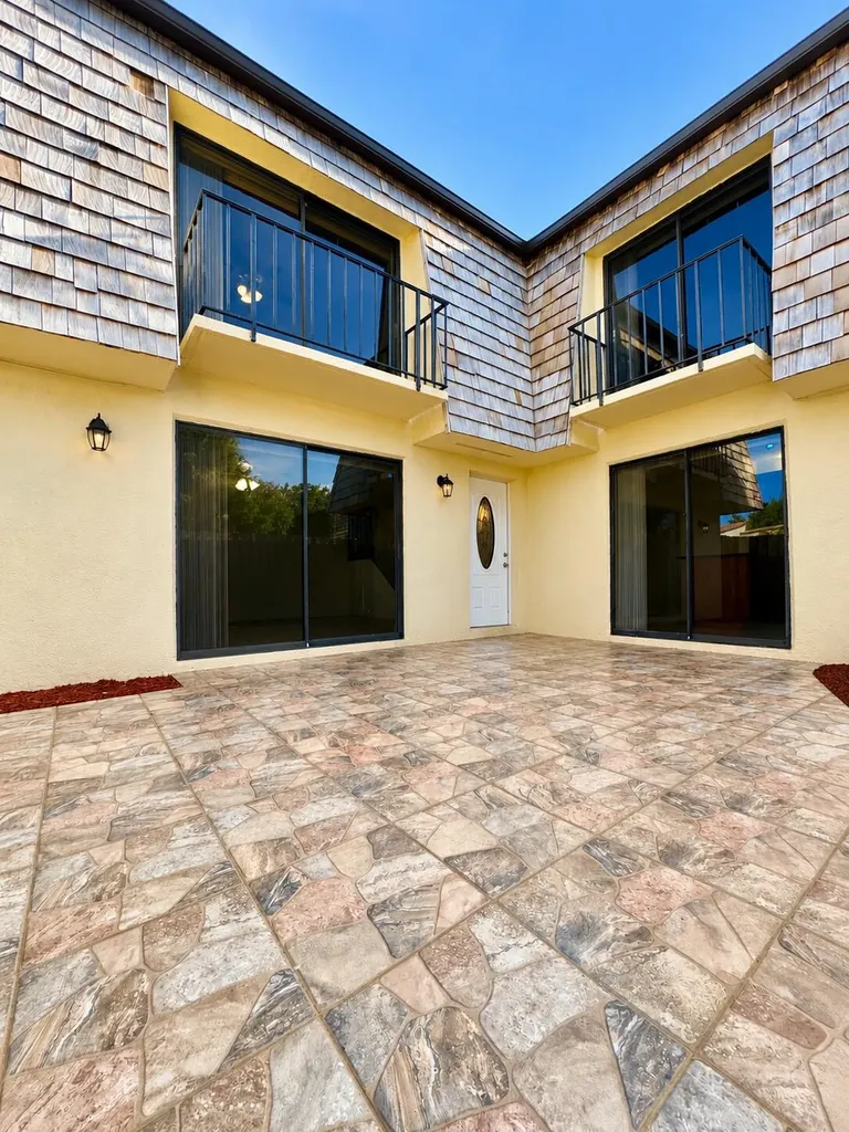 331 Lake Arbor Drive Palm Springs FL 33461