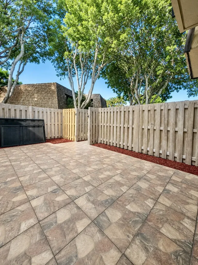 331 Lake Arbor Drive Palm Springs FL 33461