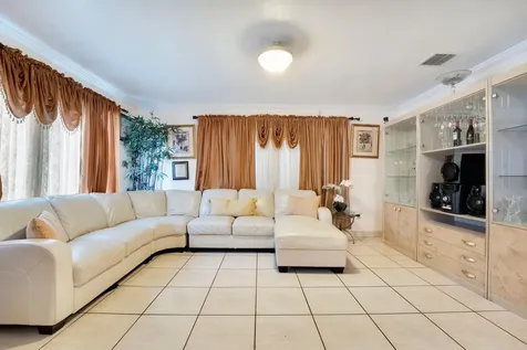 745 NW 46th Street Miami FL 33127