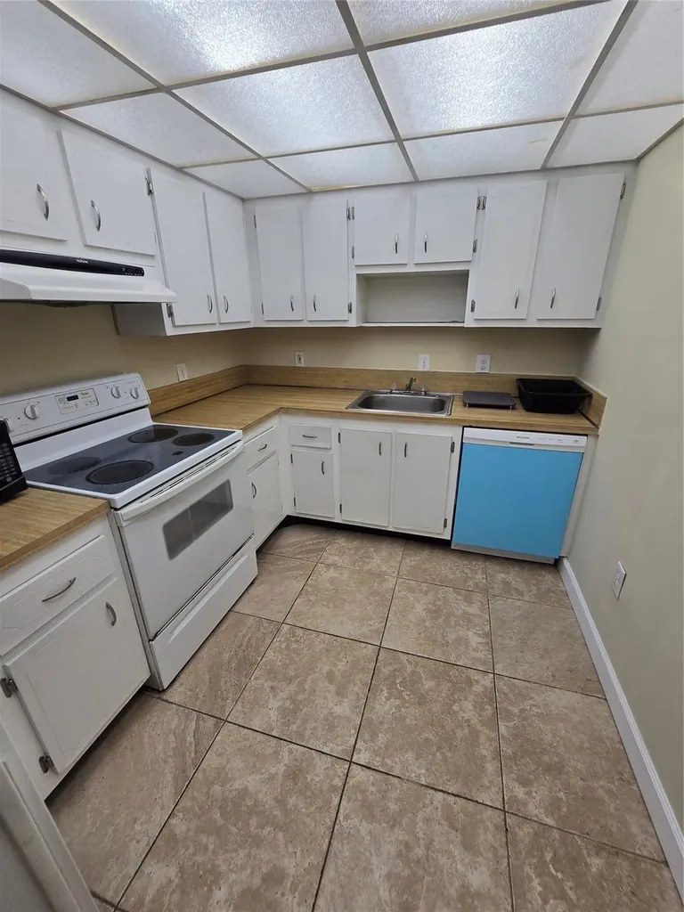 1681 NW 70th Avenue Plantation FL 33313
