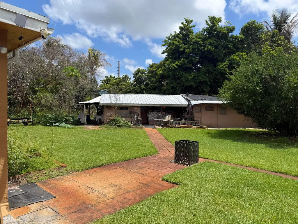 16700 E Alan Black Boulevard E The Acreage FL 33470