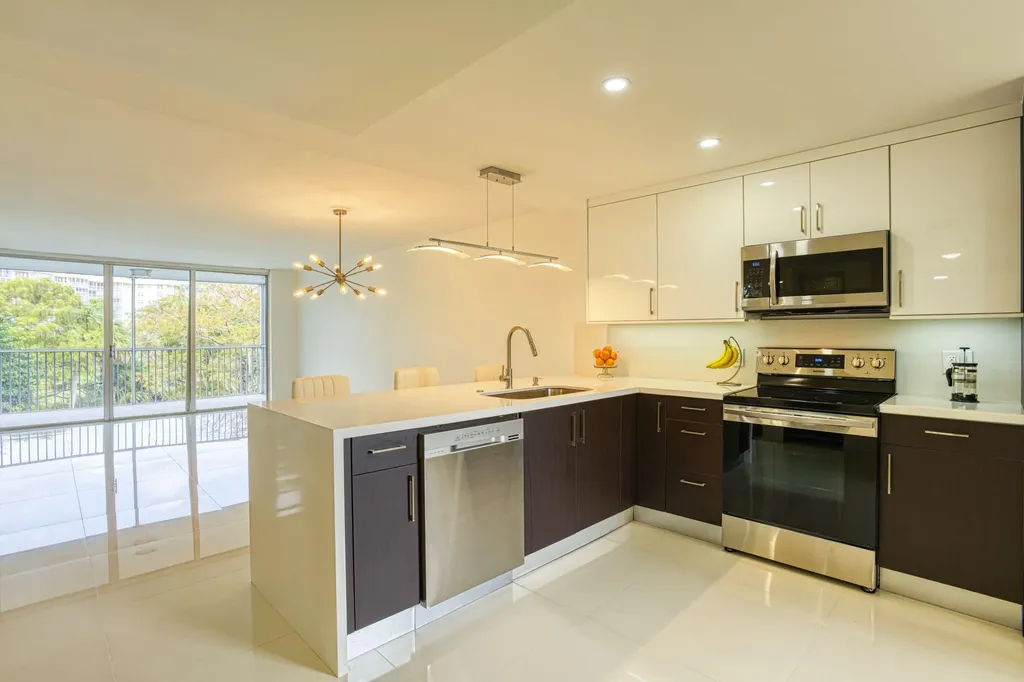 535 Oaks Drive Pompano Beach FL 33069