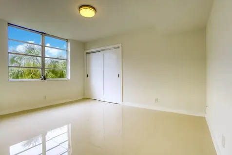 535 Oaks Drive Pompano Beach FL 33069