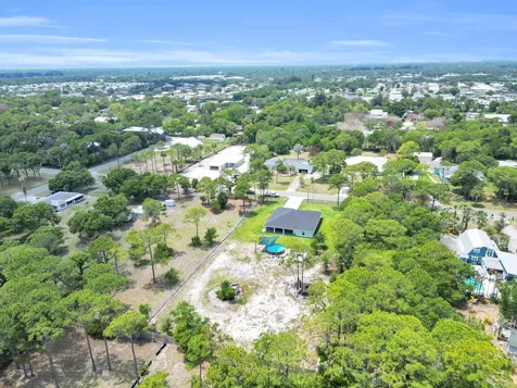 5566 Pinetree Drive Fort Pierce FL 34982