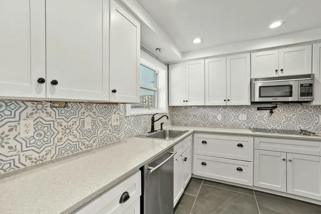 711 SW 25th Place Boynton Beach FL 33435