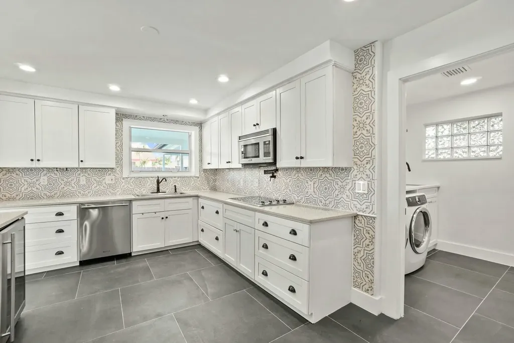 711 SW 25th Place Boynton Beach FL 33435