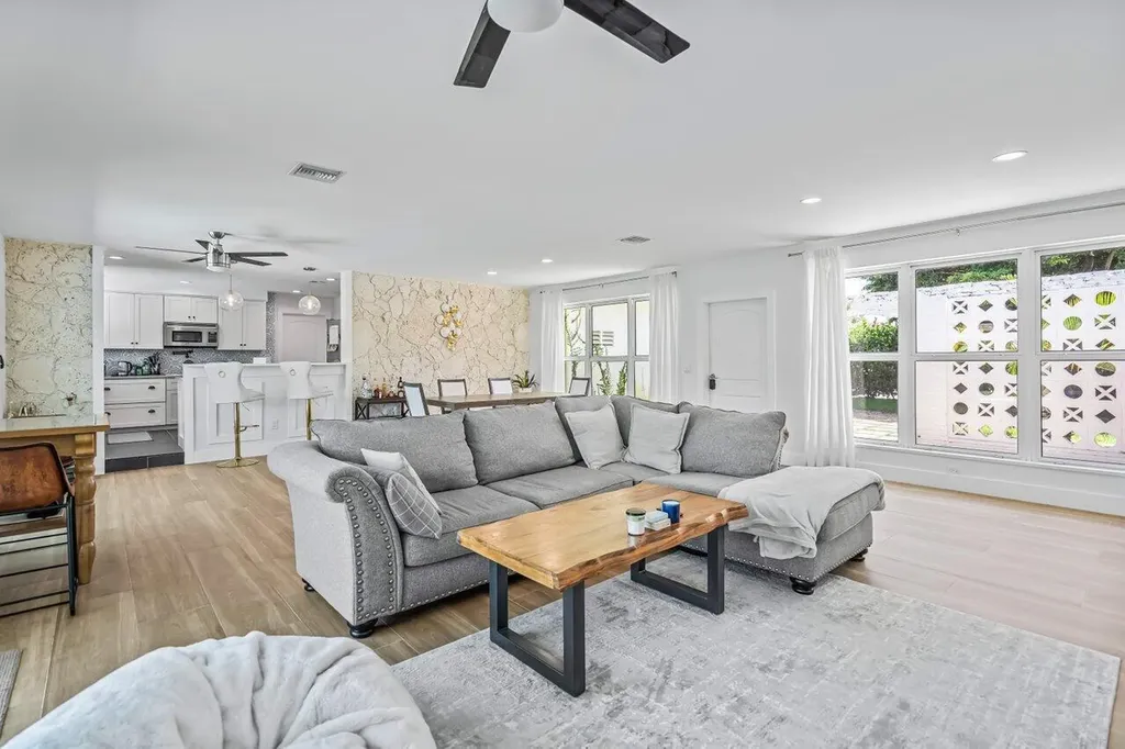 711 SW 25th Place Boynton Beach FL 33435
