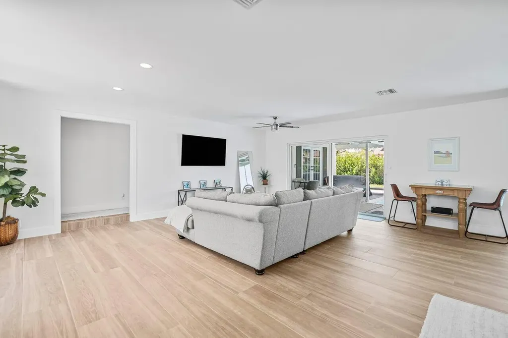 711 SW 25th Place Boynton Beach FL 33435