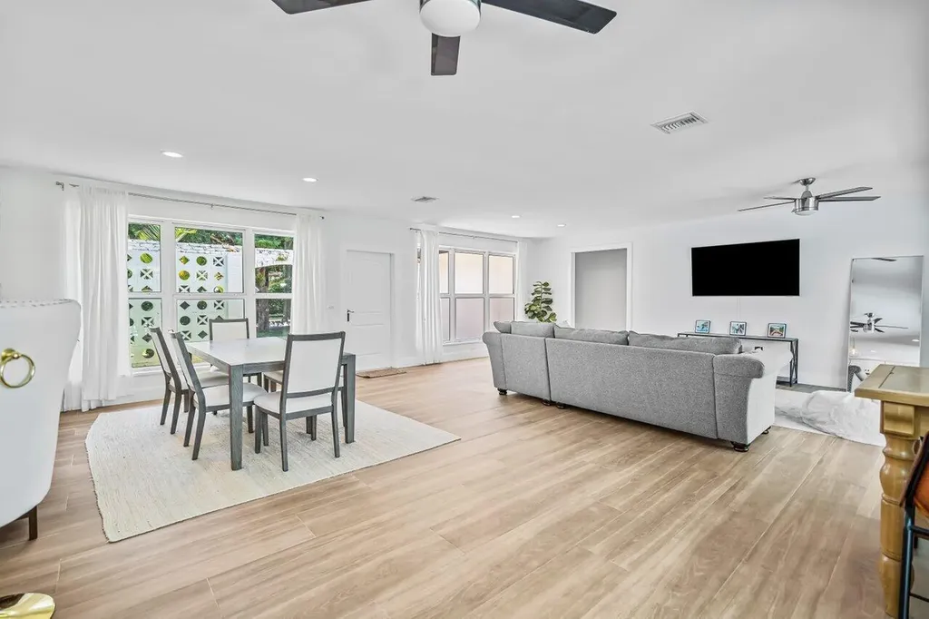 711 SW 25th Place Boynton Beach FL 33435