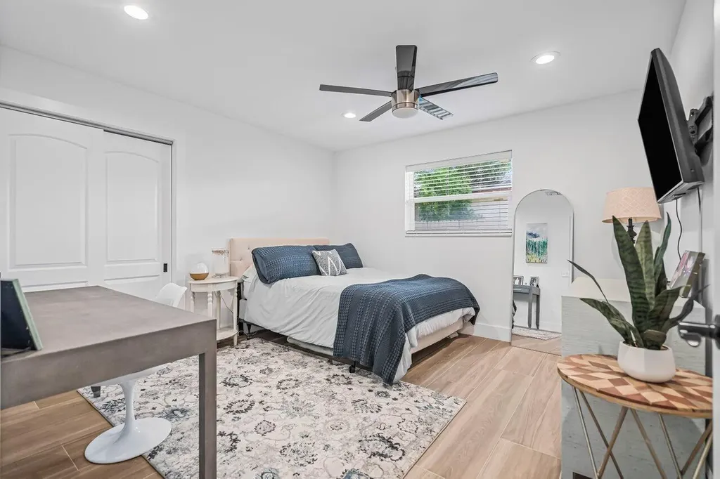 711 SW 25th Place Boynton Beach FL 33435