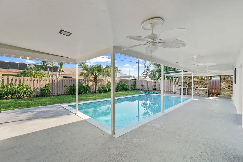 711 SW 25th Place Boynton Beach FL 33435