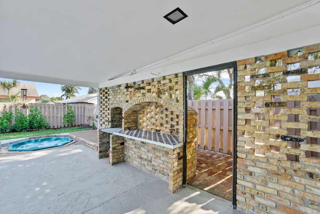 711 SW 25th Place Boynton Beach FL 33435