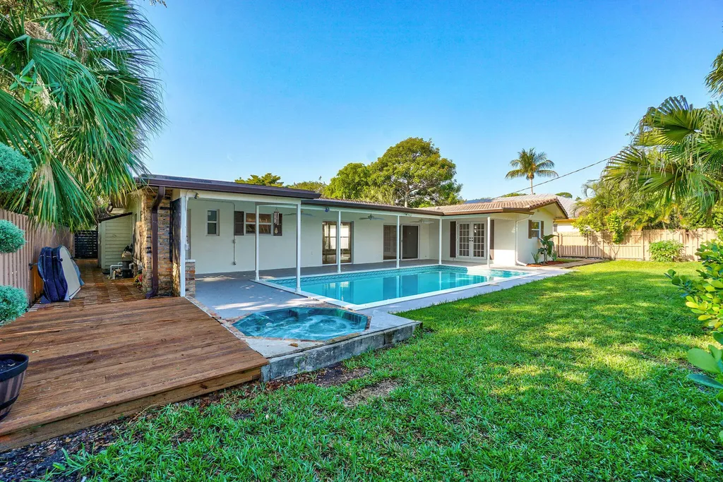 711 SW 25th Place Boynton Beach FL 33435